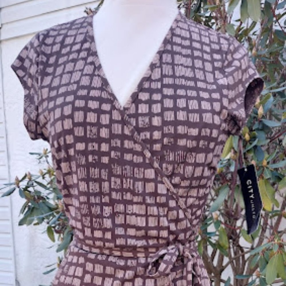NWT SIZE LARGE NWT City Unlimited Brown Print Wrap Dress,